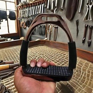 Estribos de Seguridad de Acero Inoxidable de Liberación Rápida para Montar a Caballo con Silla Inglesa - Ligeros, Tamaños Personalizables, Premium - Product Image 3