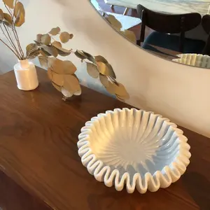 El ónix permite que la luz pase suavemente, creando un cálido brillo ambiental cuando se coloca junto a la luz natural o artificial. - Product Image 3