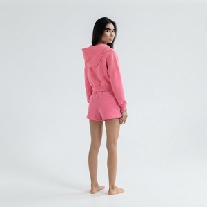 Ensemble 2 pièces pour femme : veste à capuche rose zippée et short, tenue de sport décontractée - Product Image 4