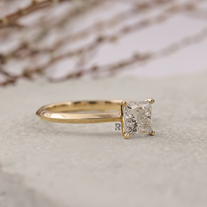 Anillo de Compromiso Solitario con Diamante Cultivado en Laboratorio en Forma de Princesa Alika, Certificado IGI, Claridad VS1, Color E, Oro Blanco de 14K/18K, Platino - Product Image 2