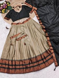 Ensemble Lehenga Choli traditionnel South Heritage pour femmes - Tenue de mariage, Diwali et de soirée, élégance en soie - Product Image 3