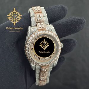 นาฬิกา Pahal Jewels ประดับเพชรและคริสตัลแซฟไฟร์ ตัวเรือนสแตนเลสสตีลสองสี พร้อมโมอิสซาไนต์ ดีไซน์หรูหราทันสมัยสำหรับทุกเพศ ขนาด 40 มม. ระบบอนาล็อก - Product Image 1