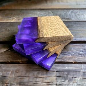 Posavasos de Madera y Resina Epoxi Morado Moderno, Juego de Posavasos de Lujo, Resistentes al Agua, para Tazas y Vasos, Personalizables - Product Image 1
