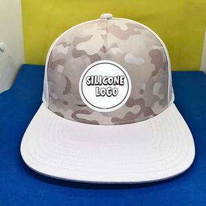 Casquettes de baseball personnalisées 5 panneaux camouflage avec logo en PVC caoutchouc sur patch, trou découpé au laser, imperméables, sportives, camouflage, visière incurvée, pour le golf - Product Image 1