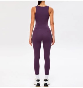 Ensemble de yoga personnalisé pour femmes, vente en gros, taille haute, compression, débardeur col U et leggings avec contrôle du ventre - Product Image 4