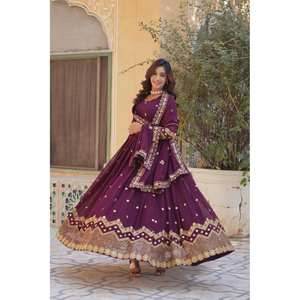 Robe trapèze de créateur faite à la main avec tissu en organza brodé, taille empire et dupatta et bas de robe ornés de sequins - Product Image 5