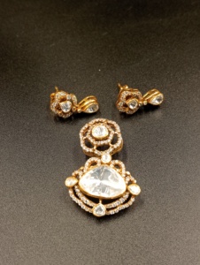 Collar con Colgante de Flor Étnica Chapado en Oro de Amaira Jewels, Joyería Clásica para Mujer, Regalo de Boda o Compromiso - Product Image 5