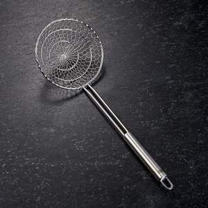 Panier à paner en acier inoxydable pour usage professionnel en cuisine, avec fonction de friture, d'égouttage et de support pour un revêtement facile - Product Image 5