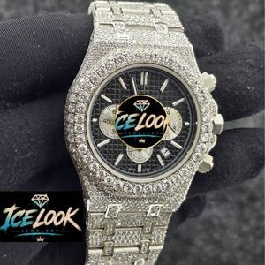 Reloj de cuarzo Ice Cubed con bisel de diamantes, cronógrafo, correa de eslabones en tono plateado para hombre - Product Image 1