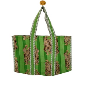 Bolso Tote Plegable Ligero de Algodón Acolchado con Estampado de Tigre Verde, Asas Largas para el Hombro, Hecho a Mano, Reutilizable, para Mujer, para la Playa - Product Image 1