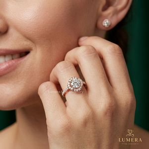Anillo de Compromiso de Oro Rosa con Halo de Flores Festoneadas y Banda Pavé, Diamante Brillante Cultivado en Laboratorio, Anillo de Boda de Lujo - Product Image 6