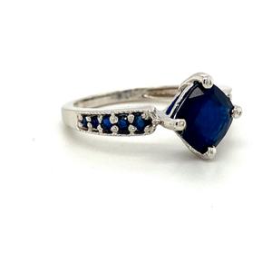 Hermoso anillo de promesa de zafiro azul con corte de cojín para mujer, Ajuste de canal de piedras preciosas reales, regalo de joyería de boda perfecto para fiestas - Product Image 2