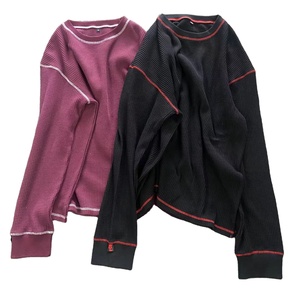 เสื้อยืดแขนยาวผู้ชายแฟชั่น ทรงลำลอง ผ้าคอตตอน 100%  แบบถักลายวาฟเฟิล  ขอบดิบสีพื้น  ดีไซน์ขาดๆ  ให้ความอบอุ่น - Product Image 4