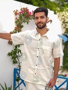 Chemise à manches courtes pour homme en coton blanc, imprimé Bandhani, artisanale, authentique, style traditionnel du Rajasthan, tie-dye, décontractée, pour l'été - Product Image 4