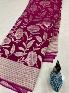 <b>Orange</b> Floral Silk <b>Saree</b> With Golden Border Traditional Indian Wedding Wear For Women Floor Length Regular Fit All Seasons - Product Image 2