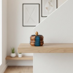 Brûleur d'encens artisanal en bois et résine bleue avec des ouvertures supérieures complexes, parfait pour sublimer votre rituel d'aromathérapie à domicile. - Product Image 5