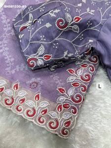 Nouvelle collection de saris en satin de coton avec imprimé Bandhej et bordure brodée au fil, tissée avec des fils Zari, fournisseur indien - Product Image 4