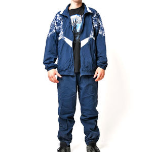 Chaqueta con cremallera completa y estampado gráfico y pantalones deportivos a juego, totalmente personalizados, recién llegados, del mejor proveedor, fáciles de usar, conjuntos deportivos Memory. - Product Image 1