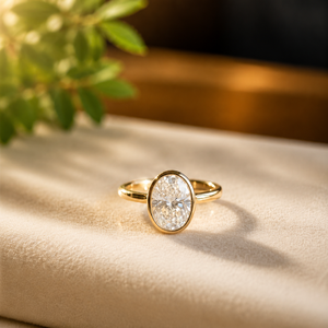 Bague de fiançailles en or jaune plaqué 10K avec diamant taille ovale serti clos, bague de mariage solitaire, bijoux de luxe en moissanite pour elle - Product Image 1