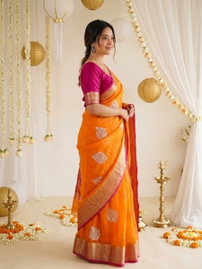 Sari de Seda Naranja AARA Fashion con Bordado Dorado Zari y Borde Rosa, Largo hasta el Suelo, Protección Solar para Mujeres, Traje Tradicional de Boda de la India - Product Image 3