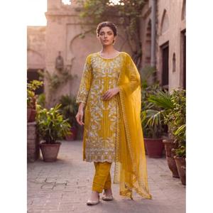 Ensemble de costume de mariage pour femmes, au design élégant, idéal pour les fêtes et les événements traditionnels. Achetez directement auprès du fournisseur. - Product Image 3