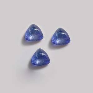 Tanzanite naturelle de qualité supérieure, cabochon trilobé, taille calibrée de 3x3 mm à 10x10 mm, pierre précieuse non montée. - Product Image 4