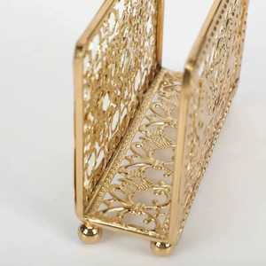 Porte-serviettes papillon doré, design ailes en fil métallique, base ovale en bois, finition métallique artistique, élégant organisateur de table à manger, durable - Product Image 3