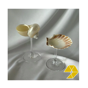 Copas de cóctel de vidrio hechas a mano con un diseño de lujo en forma de concha para uso en fiestas. - Product Image 2