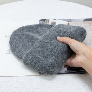 Gorro de lana cálido y moderno para mujer, gorro de invierno de punto con piel sintética, gorro de esquí con bordado 3D y jacquard para actividades al aire libre - Product Image 6