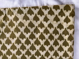 Tela de Algodón Estampada a Mano con Diseño Abstracto Verde Oliva, Tela de Algodón con Estampado Jaipuri Hecho a Mano en India, Motivo Pequeño - Product Image 4