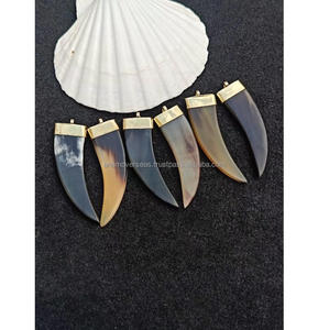 Vente en gros Pendentif sculpté en corne de buffle Bijoux de déclaration uniques pour dames - Product Image 3