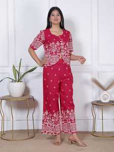 Ensemble coordonné premium pour femme, imprimé géométrique rouge, robe décontractée, veste courte et pantalon palazzo à jambes larges, idéal pour les vacances. - Product Image 1