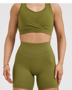 Shorts unisexe vert olive personnalisés, taille haute, pour femme, avec ceinture compressive et performance anti-transpiration - Product Image 2