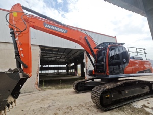 Excavadora de cadenas usada Doosan DX300 DX300LC-9C de 30 toneladas. Excavadoras hidráulicas de cadenas Doosan DX300LC-9C en venta en buen estado. - Product Image 6