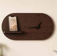 Jam Dinding Kayu Analog Quartz Modern dengan Rak Telepon Desain Oval Minimalis Bertenaga Baterai untuk Dekorasi Ruang Tamu