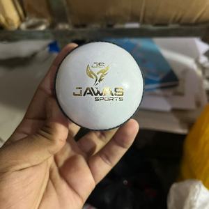 Nouveau Pak Alumn cuir tanné cousu à la main 156g blanc 5.5 oz balles de cricket - Product Image 1