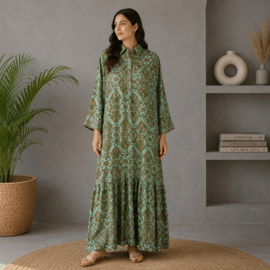 Robe longue kaftan de luxe en soie tissée, lavable et écologique, taille naturelle, vert olive, imprimé cachemire, fluide et bohème - Product Image 2