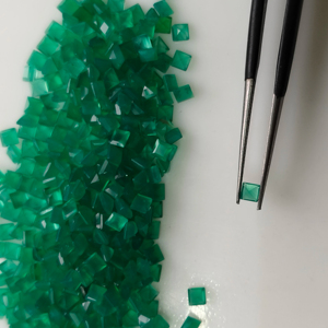 Ónix Verde Natural de 2.5MM, Corte Cuadrado Escalonado, Gema Suelta de la Mejor Calidad para Joyería - Product Image 1