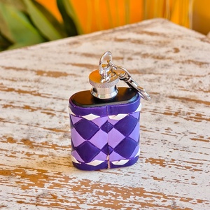 Mini flacons à liqueur en cuir véritable à carreaux Venus Premium, avec bouchon métallique, légers, robustes et étanches – Accessoire de mode - Product Image 2