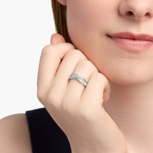 Anillo de Oro Amarillo de 14K con Diamante Cultivado en Laboratorio en Forma de Infinito - Product Image 2