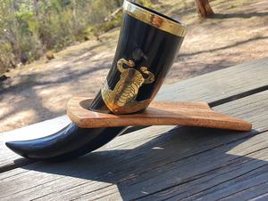 Cuerno Vikingo Artesanal Ecológico de Grado Alimenticio con Runas Grabadas, Taza de Cuerno de Buey Auténtico con Soporte para Regalo o Decoración - Product Image 5