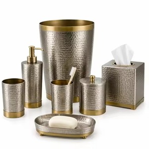 Ensemble de salle de bain en métal de luxe, collection six pièces, finition martelée ronde, accessoires durables pour la décoration de la salle de bain moderne - Product Image 1