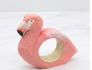 Juego de servilleteros de madera con diseños de flamencos, gallos, conejos y perros para decoración de mesa de estilo rústico. - Product Image 2