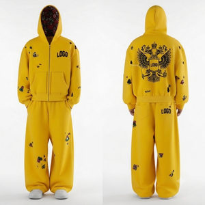 Sudadera con capucha y pantalones deportivos rojos con logo personalizado a la moda, de algodón 100% grueso de 400 GSM, para venta al por mayor. - Product Image 4