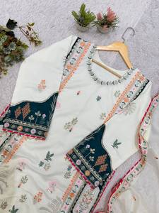 Salwar Kameez traditionnel pour femmes en velours de soie noir avec dupatta brodé, longueur midi, tenue de soirée, style Inde Pakistan - Product Image 2