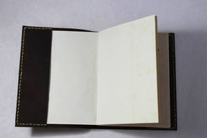 Cuaderno de Papel Lokta Hecho a Mano con Tapa Frontal con Grabados de Escrituras Antiguas de Buda, Diario A5 Personalizable, Diario de Cuero - Product Image 3