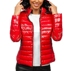 Veste matelassée rouge unie brillante pour femme, résistante à l'eau et au vent, prête à porter en extérieur - Product Image 3