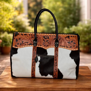 กระเป๋าเดินทางหนังวัวแท้ลายตะวันตกพร้อมดีไซน์แกะสลักด้วยมือ – กระเป๋าสะพายไหล่สไตล์วินเทจสำหรับวันหยุดสุดสัปดาห์ - Product Image 1