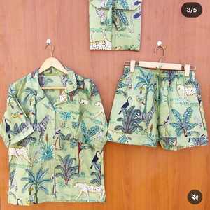 Conjunto de pijama corto de algodón para mujer, pijama de manga corta de 2 piezas con botones y ribetes estampados. - Product Image 3