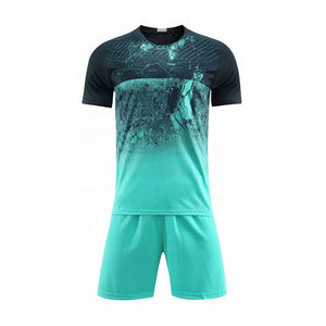 Uniforme de football unisexe pour adultes de qualité supérieure, entièrement personnalisé, respirant, manches courtes, toutes tailles et couleurs, fabriqué au Pakistan - Product Image 2